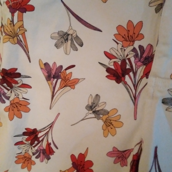 ST John's Bay shorts floral white red orange pink yellow flowers EUC Sz … - Picture 2 of 16